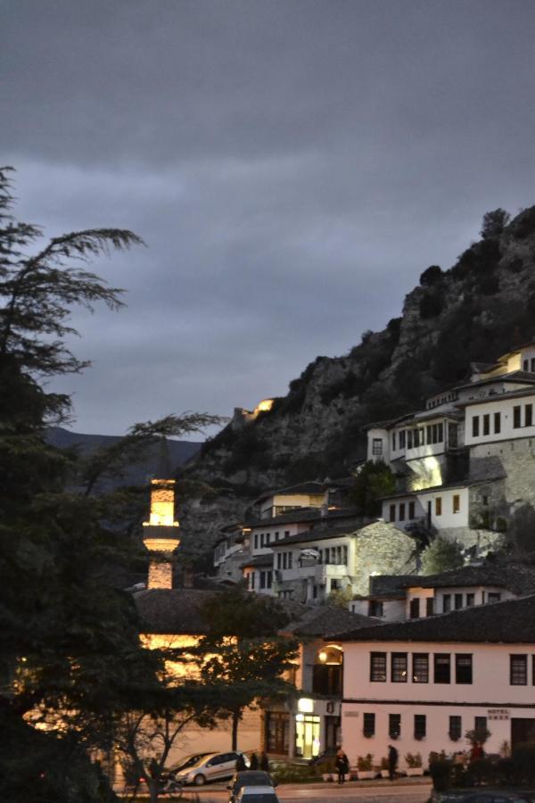 Aria Apartment Berat Buitenkant foto