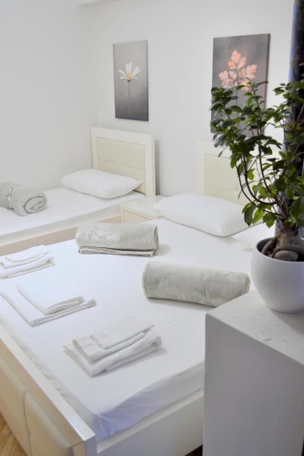 Aria Apartment Berat Buitenkant foto